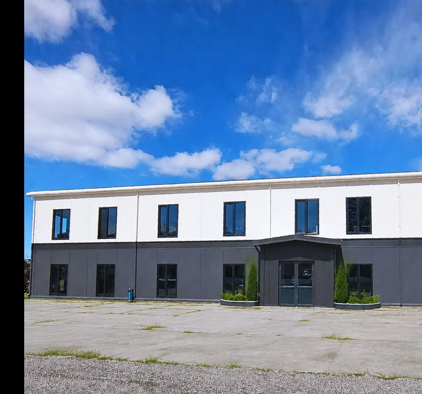 Administrativní budova — Irák 710, exteriér